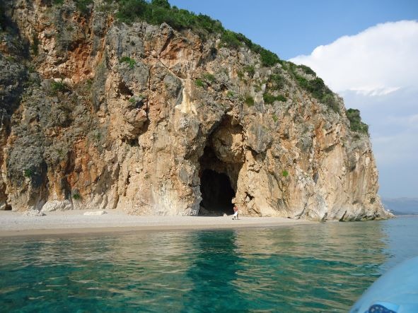 Speedboat approaching Pirates Cave, Dhermi boat tour